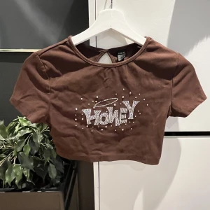 Brun magtröja - Jättefin brun magtröja som är knappt använd. Storlek S och köparen står för frakt 🫶🏻