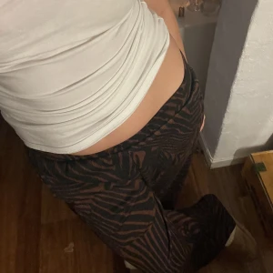 Zebra byxor - Super coola och sköna zebra byxor!! Super snygga och lågmidjade 