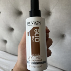 Revlon uniq one coconut hair treatment - Hair treatment  150 ml, halva kvar (75ml). Luktar jätte gott men har för många 