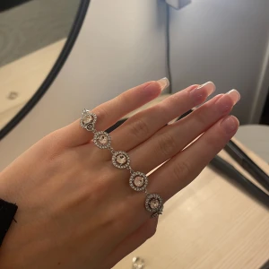 Armband - Armband från Lilly & rose. Nyskick💖