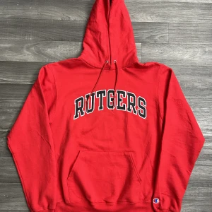 Champion Rutgers Hoodie  - Snygg champion college Hoodie i storlek S! Bara att skriva om du undrar över något🙏