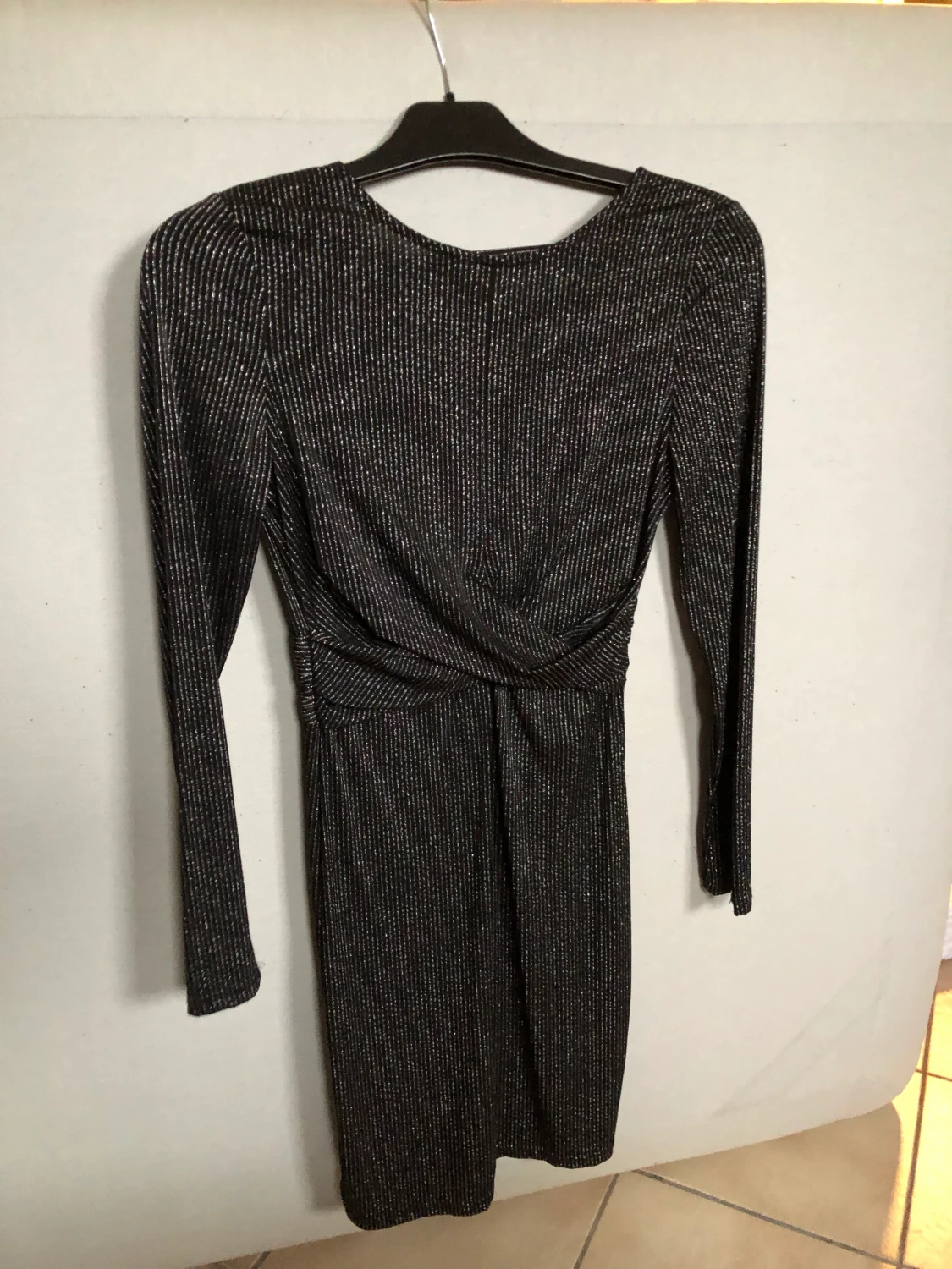 Silvrig/svart klänning storlek S från bubbleroom