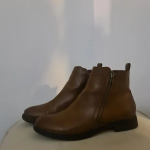 Skor - Storlek 39 Utmärkt skick