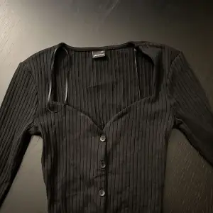 Jätte fin tröja från Gina tricot💕 Inte andvänd, skriv om du vill ha mera bilder💕Xxs men passar också Xs