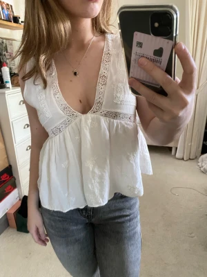 Zara topp - Jätte fin zara topp som jag inte längre använder! Fortfarande jättebra skick på den💕