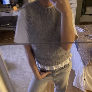 Stickad väst  - Tjock stickad grå väst från other stories  Mycket bra skick  Kostade ca 700 