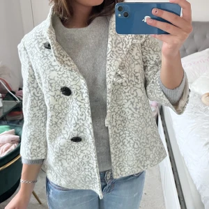 Jacka - Så snygg trekvartsärmad jacka😍