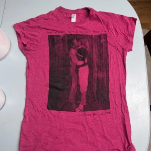 Håkan Hellström tröja - En LIMITED EDITION Håkan Tröja köpt i en liten musikaffär i Göteborg 🩷 använd endast en gång.