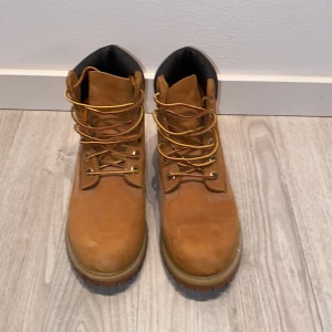 Timberland kängor - I väldigt god skick, använd fåtal gånger. 