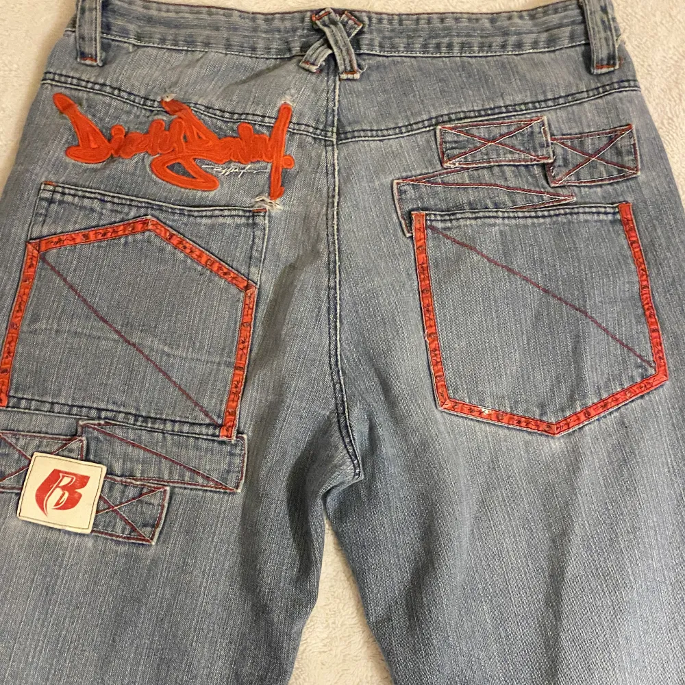 size 40, oversized y2k Ruff Ryders design, excellent condition; Length : 103cm  Wide : 51cm. Jeans & Byxor.