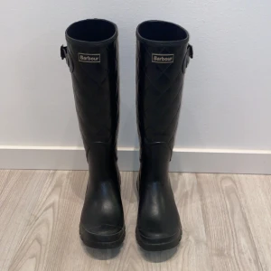 Barbour stövlar  - Svarta Barbour stövlar. Använd Max 3 gånger. 
