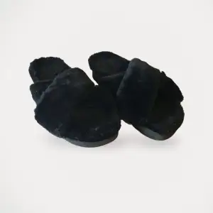Sandaler från H&M.  Storlek: 38 Material: Syntet Använd, tecken på slitage.