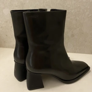 Vagabond h/v23 - Helt nya skor från vagabond i storlek 35 men är mer som 36 ordinarie pris 1300 köpta nu på hösten. 