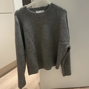 Tröja - En grå fin tröja! 