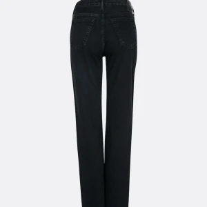 Bikbok jeans  - Ett par aldrig använda straight leg Low Rise jeans från bikbok i färgen svart 💗 nypris 700kr  Säljer även ett par i samma modell fast i blåjeans färg😊