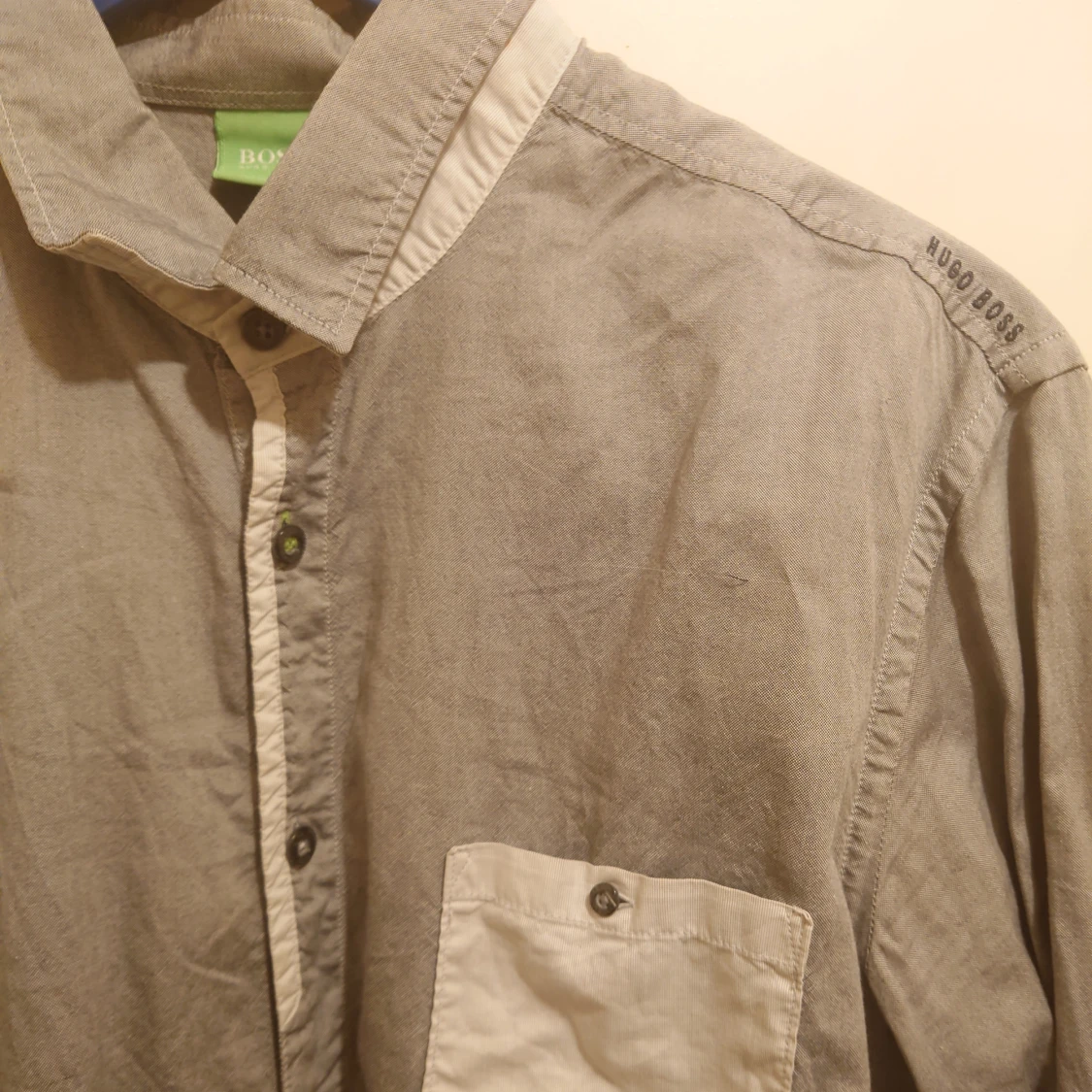 Beg Hugo Boss skjorta i bra skick