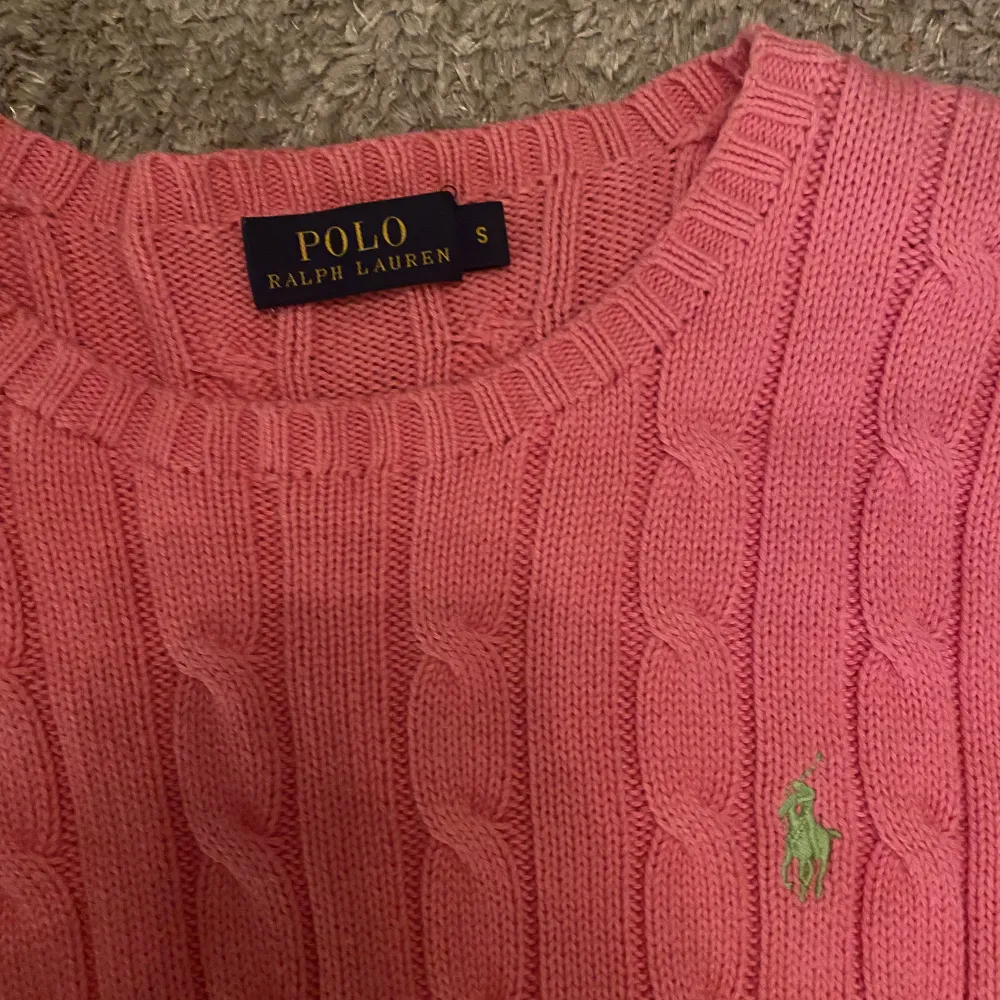 Säljer denna super snygga Ralph Lauren tröjan då den knte kommer till någon andvändning längre!!❤️super bra skick förutom lite nötningar!!❤️❤️. Hoodies.