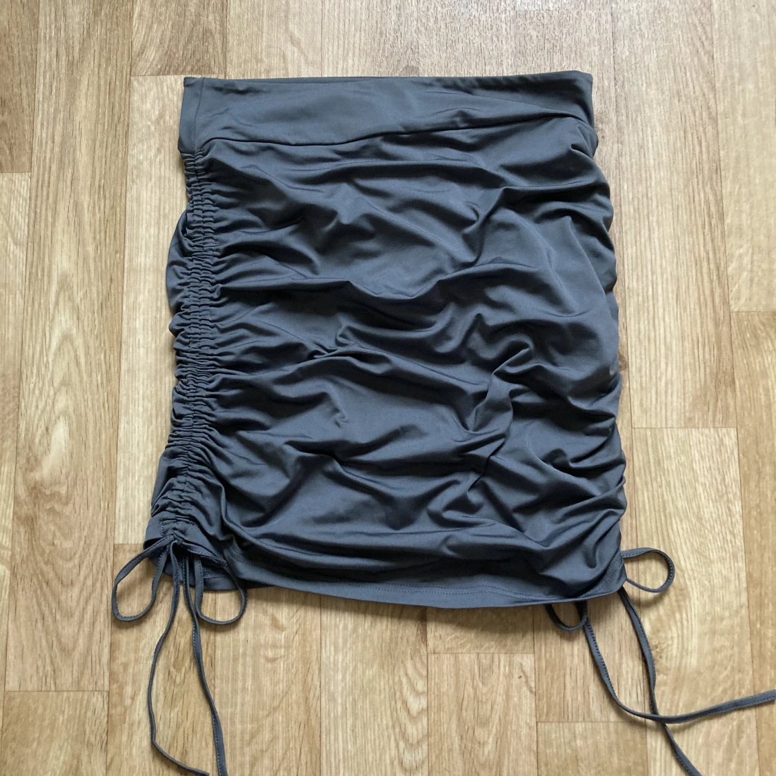 Kjol med inbygda shorts