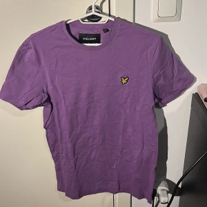 Lila T-shirt  - Fint skick och bara använt några få gånger 