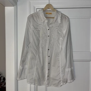 Jättefin skjorta - Är inte 100 på att jag vill sälja denna, därav prisförslag… den e så fin 🥺