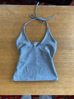 Y2k festtopp 💓 - Säljer detta supersöta festlinne som glittrar!💓💓