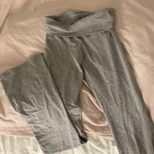 Brandy Melville byxor - Säljer mina brandy Melville byxor, aldrig använda så de är i ny skick!🌸