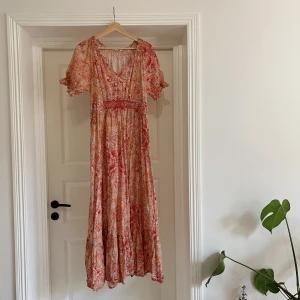 Odd Molly klänning  - Långklänning i bomull från Odd Molly. Mer rosa i verkligheten 🌸 Storlek M. Knappt använd