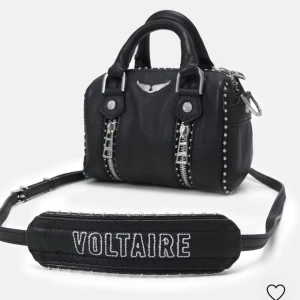 Zadig väska  - Säljer min Zadig väska då den inte kommer till nån användning, använd ett fåtal gånger och ser precis ut som ny, inga defekter! Köptes för ungefär 3200 kr på Zalando⚡️priset kan diskuteras vid snabb affär! 