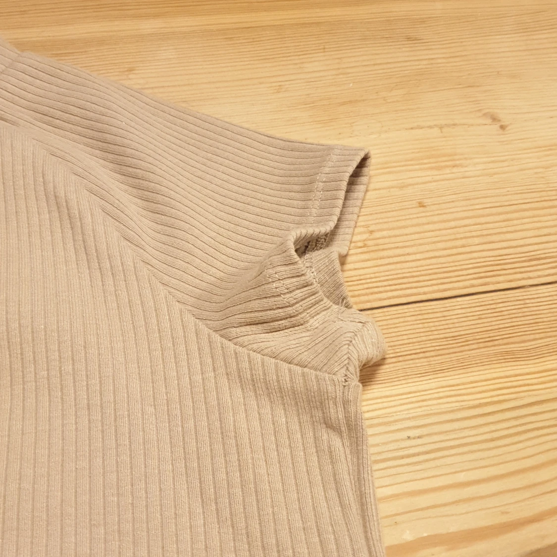 Beige kortärmad thight topp - 91