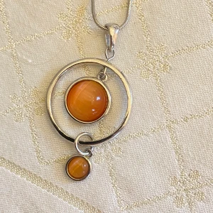 Halsband  - Vackert halsband med skimrande rhinestones  Okänt material 