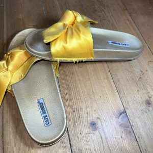 Fina sandaler strl 39 - Fina gula sandaler strl 39 💛