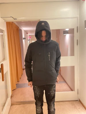 Sailr acing jacka  patrol down vinterjacka  - Säljer för köpt moncler jacka 