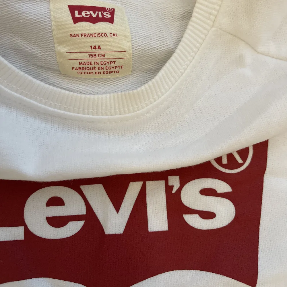 Helt oanvänd Levis tröja i stl 158. Tröjor & Koftor.