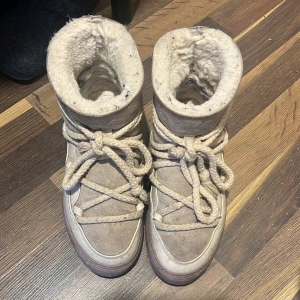 Inuikii  - Använder ej längre bra skick i färgen beige