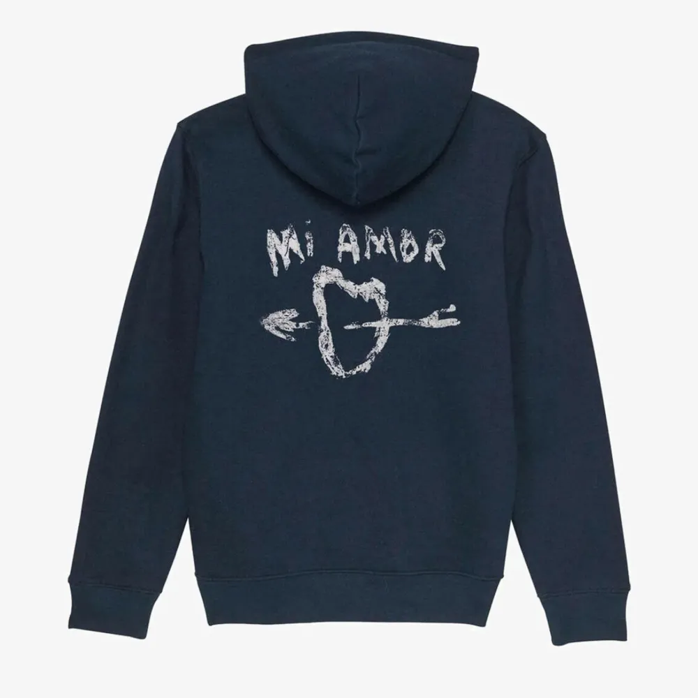 Säljer denna mira Paris hoodien i storlek M! Den är endast använd ett par gånger:) Bud från 400 köp direkt för 650. Det. En ny kostar nu 1200kr . Hoodies.