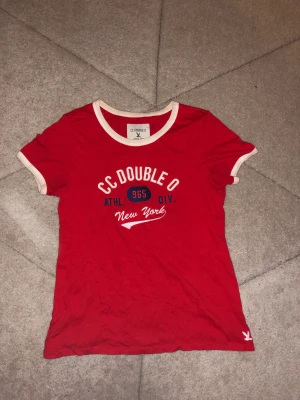 Röd tröja - Röd tröja från CC Double O i storlek L. Bra skick, mjukt material och sällan använd. 