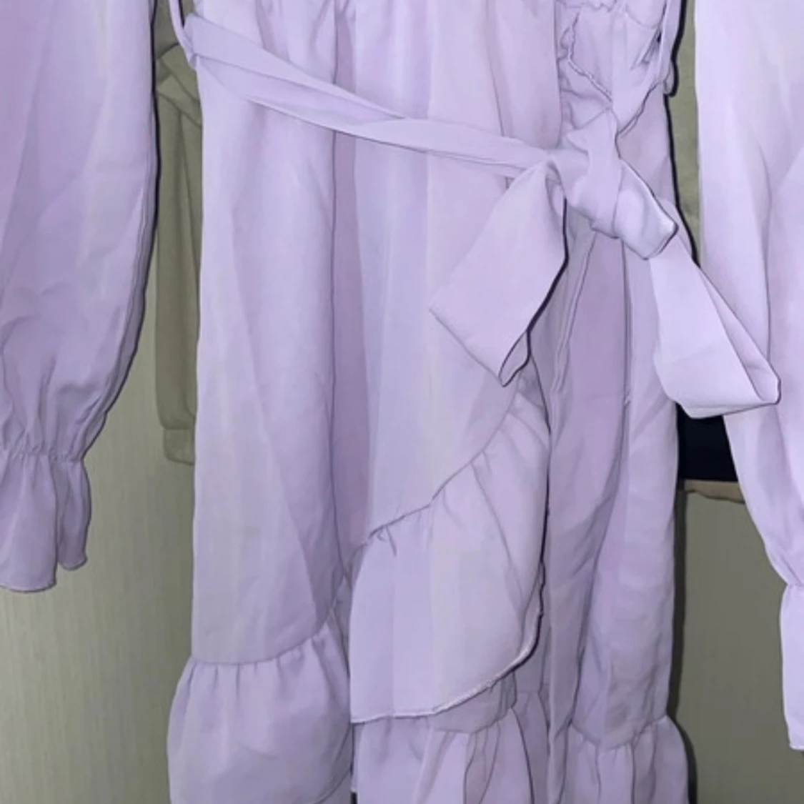 Klännin med volang - 90