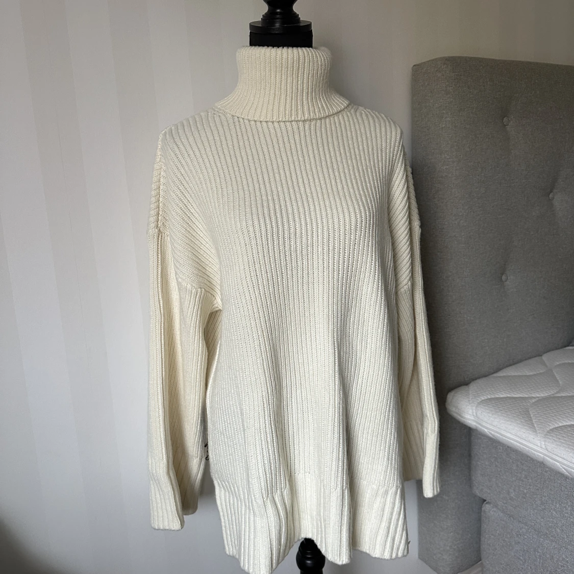 Helt ny vit ull polotröja från HM premium strl S - 91