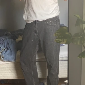 Weekday jeans - Säljer dessa weekday space jeans. 27 waist och 30 length. Skicka meddelande vid funderingar👍
