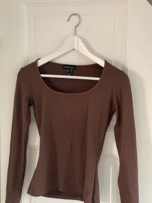 Brun top - Jättefin tajt brun långärmad topp🤎🤎
