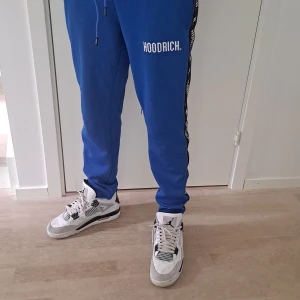 Hoodrich byxor storlek S. Ni  som köper mina hoddrich byxor får min the north face byxa på köpet för bara 169kr - Hoodrich byxor från JD-sports. Byxorna är i bra skick. Skriv till mig för fler bilder. Nypris: 600kr   