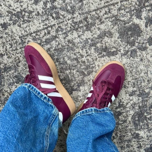 Adidas sneakers - Velosamba sneakers , storlek 39, as balla, mer intressekoll då dom mest är för små och det är ända anledningen till att jag kanske säljer. 