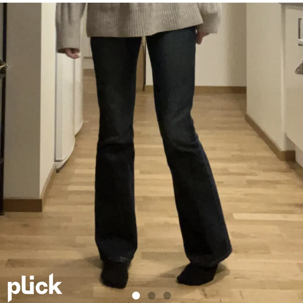 midwaist bootcut jeans från levis som inte kommer till användning 💕 pris kan diskuteras. (ompublicering). Jeans & Byxor.