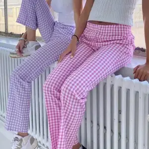 Säljer dessa super söta byxorna i rosa från design by si
