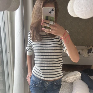 Trekvartsärmad tröja  - Jättesöt trekvartsärmad stickad tröja 💗🎀💕 använd fåtal gånger