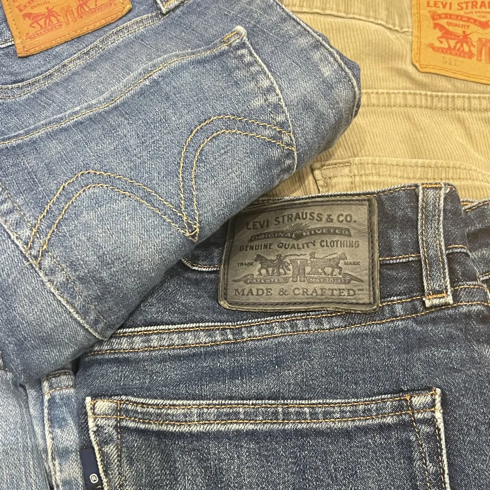 20st Levis Jeans *BULK* A-D kvalite   Detta innebär att varje plagg kommer gå för endast 100kr styck.  Eftersom det är A-D kvalitet så kan defekter på jeansen uppkomma . Jeans & Byxor.