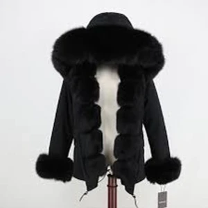 Fatima parks jacka - Säljer min Fatima parks jacka. Inga defekter. Stor och fin fluffig päls. 