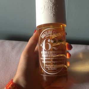 Parfym/bodymist - Sol de janeiro bodymist/parfym 240 ml. Säljer då jag inte tyckte att doften passa på mig, men den luktar drömmmmmigt 💋 original pris: 399 mitt pris: 230  Använd till sträcket (se bild 3)