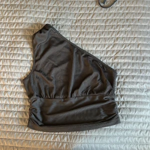 Topp - One shoulder topp från shein! Storlek S💖