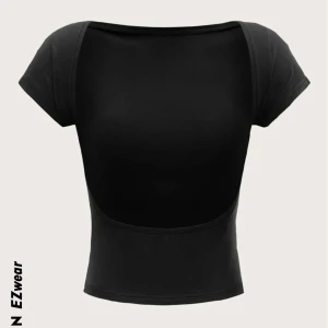 Rygglös slätt sexig t-shirt  - Jätte fin o skönt material på rygglös t-shirt precis köpt o aldrig använt, den är 1 favorit på shein och har 4,85 stjärnor, jätte billig sexig tröja 